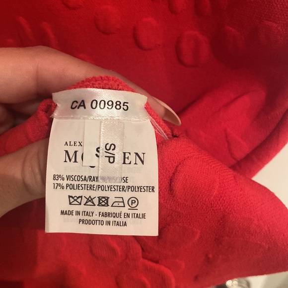 Alexander McQueen red dress with embossed detail and scallop like hem. Sz small - Picture 6 of 6